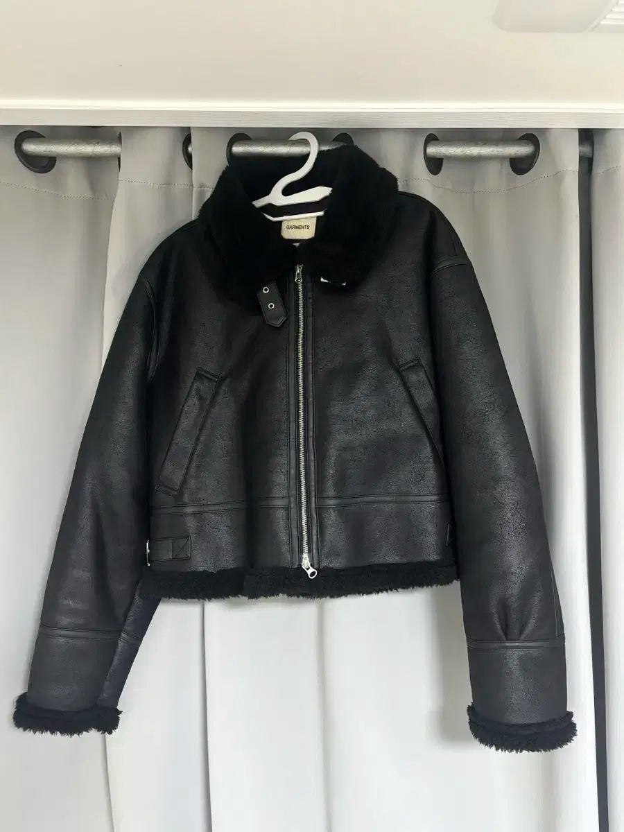 ハイネック バックル クロップド ムートン