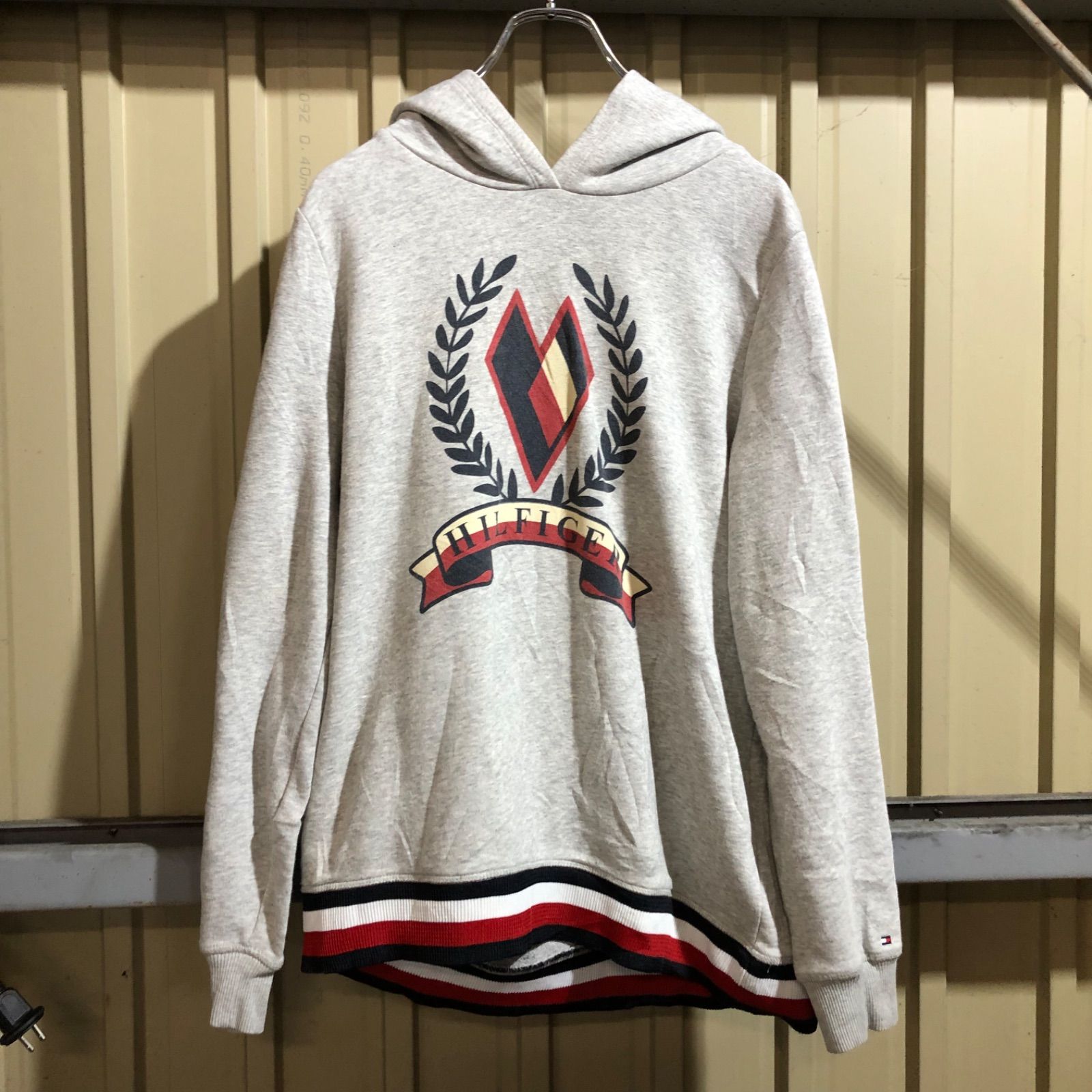 618 TOMMY HILFIGER パーカー グレー XL トミーヒルフィガー プリント 