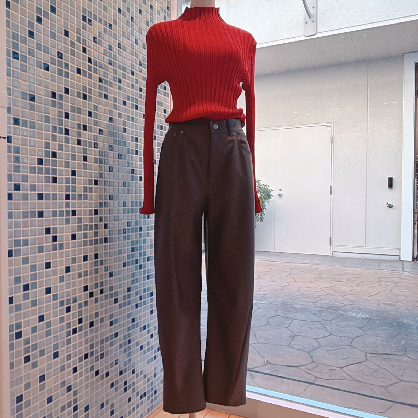 レザーデザインパンツ