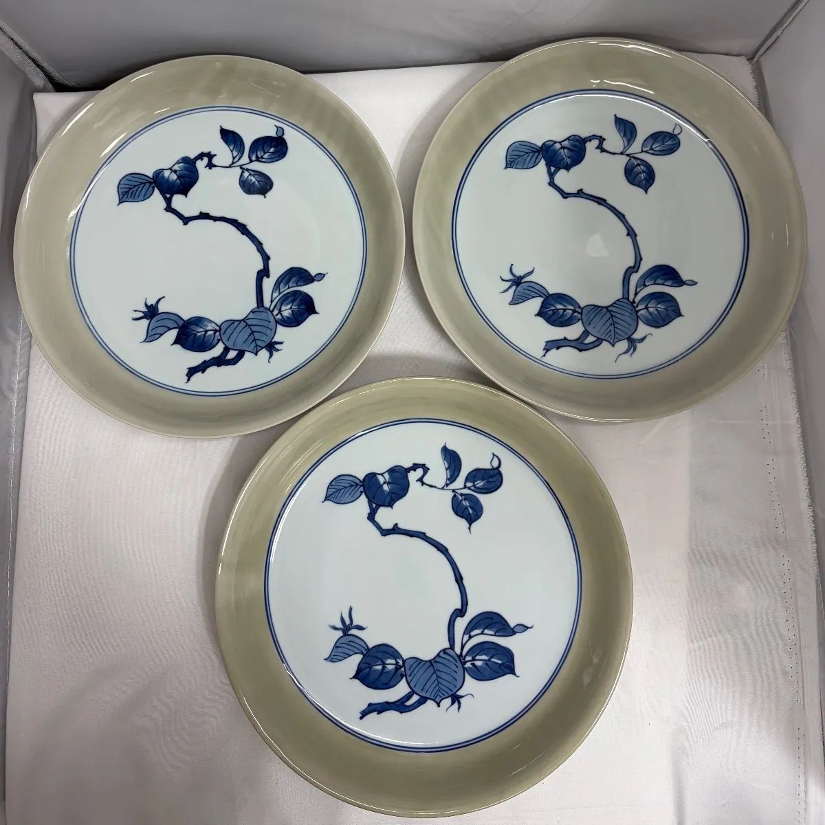 ティファニー源 有田焼 源右衛門窯 青磁木の葉文 3枚 25cm ティファニーコラボ