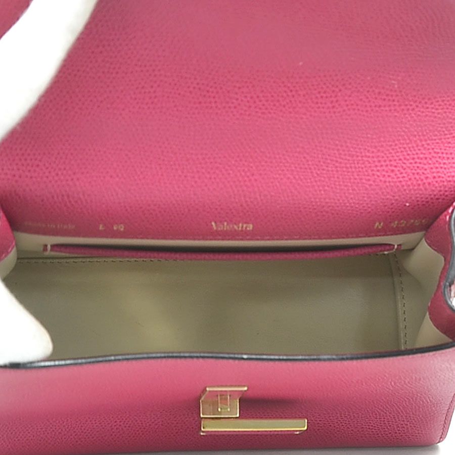 ヴァレクストラ Valextra