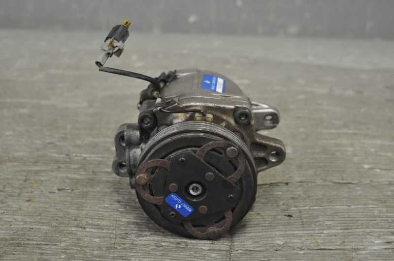 エアコンコンプレッサー