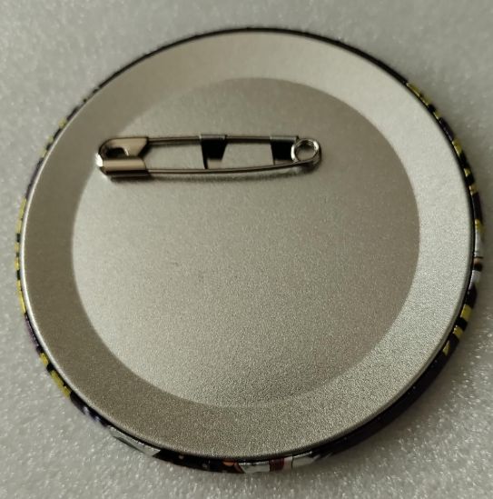 e#ONE PIECE# エネル 足上げ 缶バッジ - メルカリ