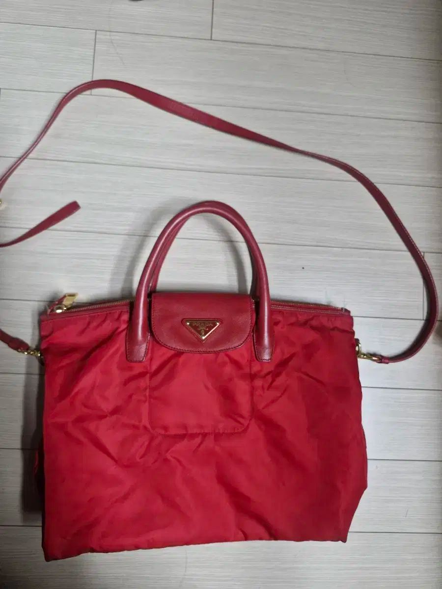 プラダ テスート ナイロン ショルダーバッグ