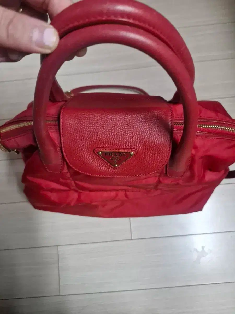 プラダ テスート ナイロン ショルダーバッグ