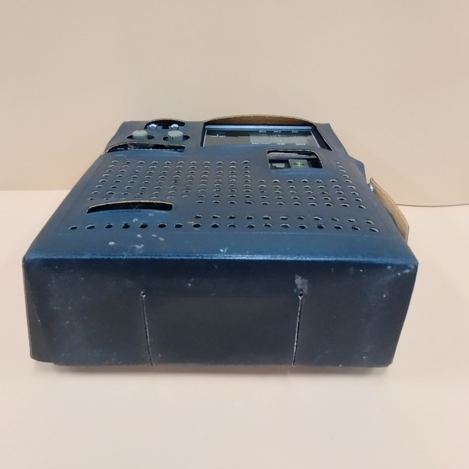 SONY ICF-5500 スカイセンサー ケース付き D15195] SONY ICF-5500 スカイセンサー BCLラジオ ケース付き