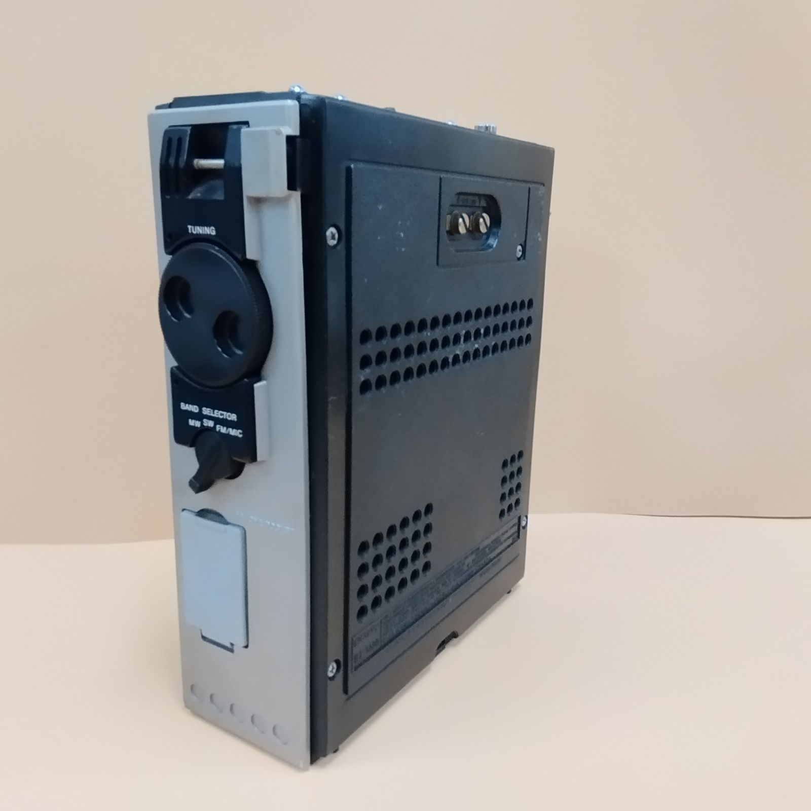 D15195] SONY ICF-5500 スカイセンサー BCLラジオ ケース付き