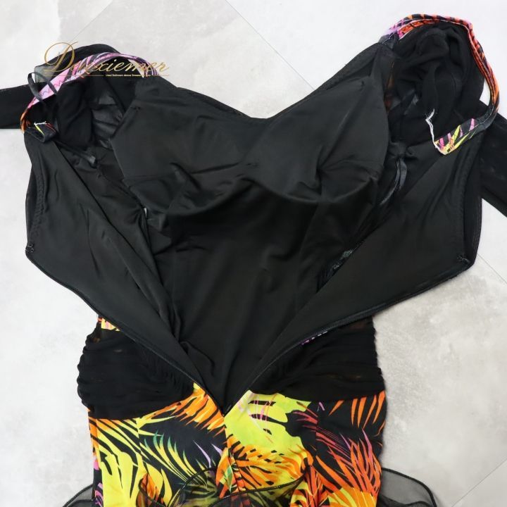 模様 ブラック系