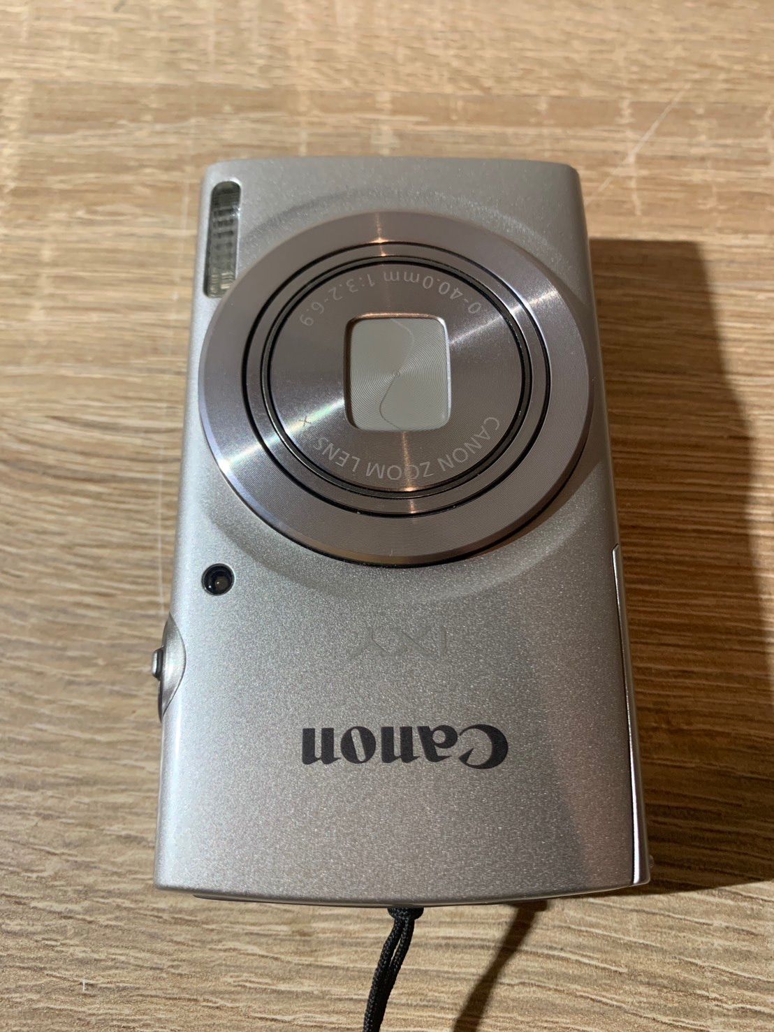 シルバー デジカメ