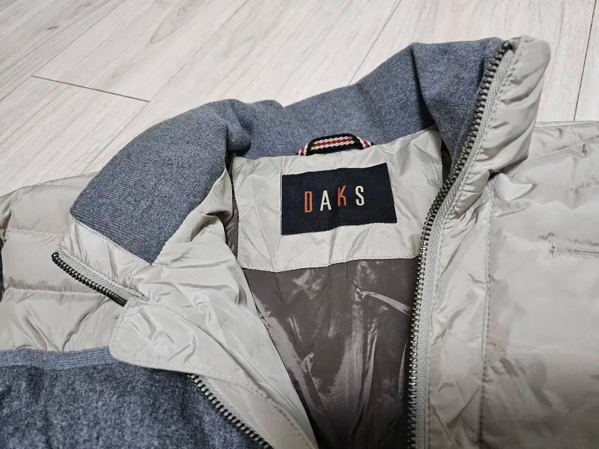 DAKS ゴルフ ウールパッチ 軽量 グースダウン アウター ベージュ 55 000円で