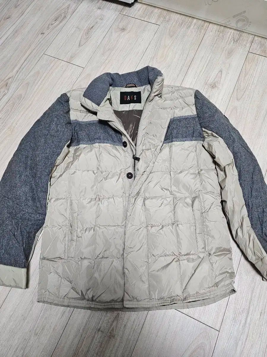 DAKS ゴルフ ウールパッチ 軽量 グースダウン アウター ベージュ 55 000円で