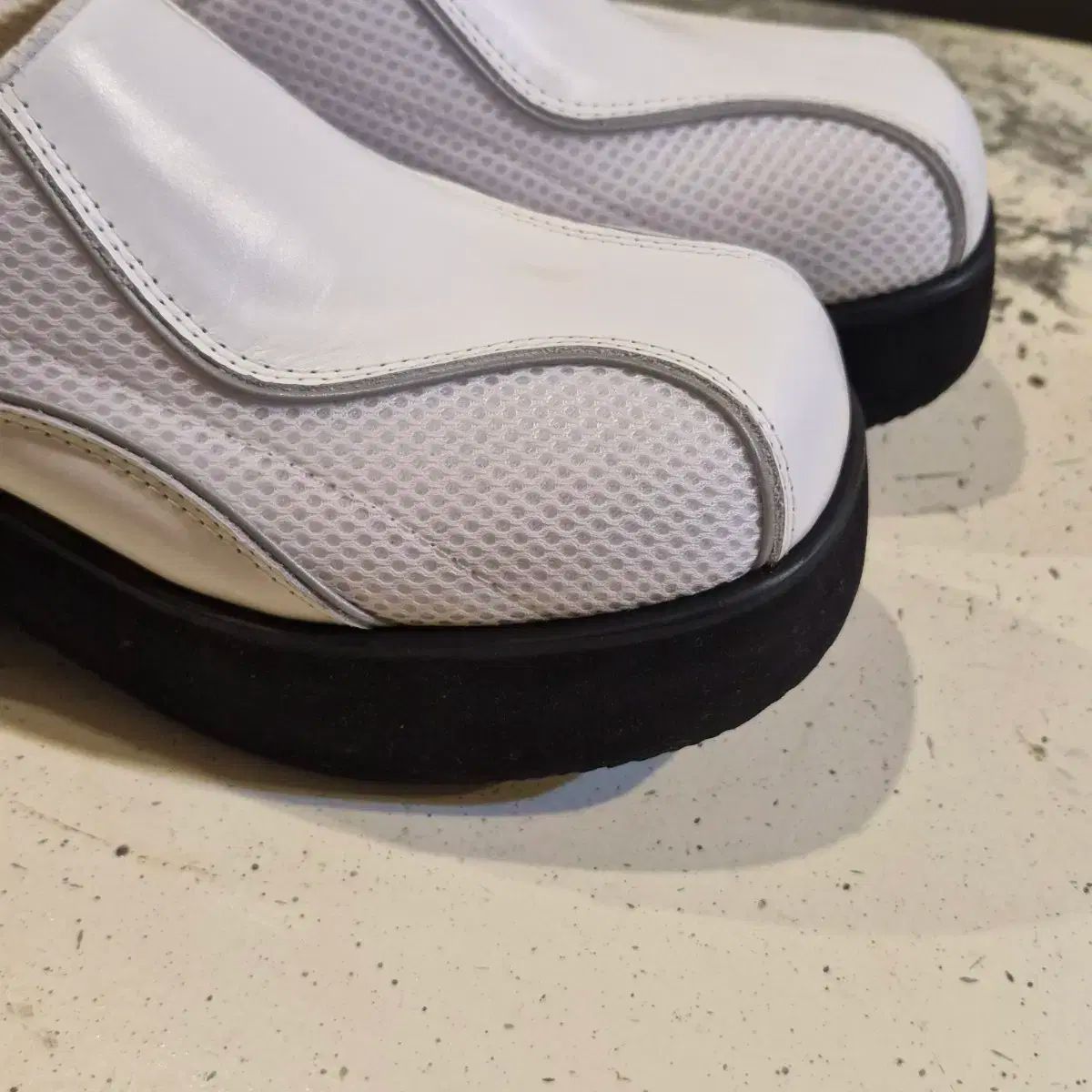 メッシュフラットフォーム