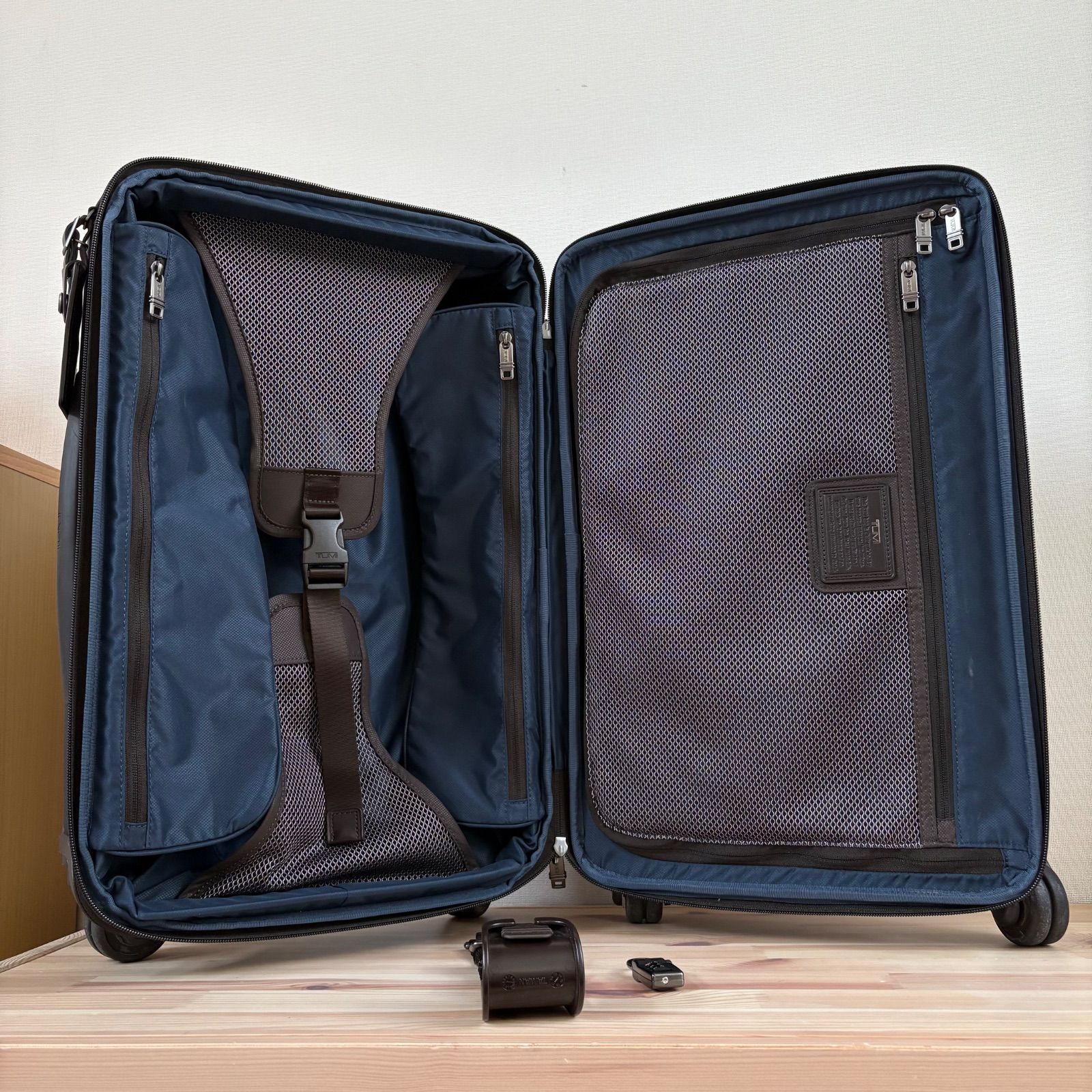 美品　TUMI Alpha 2 キャリーケース　キャリーバッグ　4輪　35L相当 美品 TUMI トゥミ Alpha 2 キャリーケース キャリーバッグ スーツ