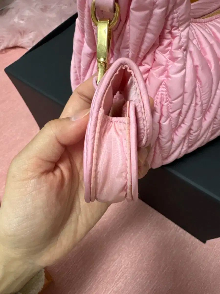 ミュウミュウ ワンダーバッグ マテラッセ ナイロン HOBO BAG ピンク DECORATOM_COM_BR