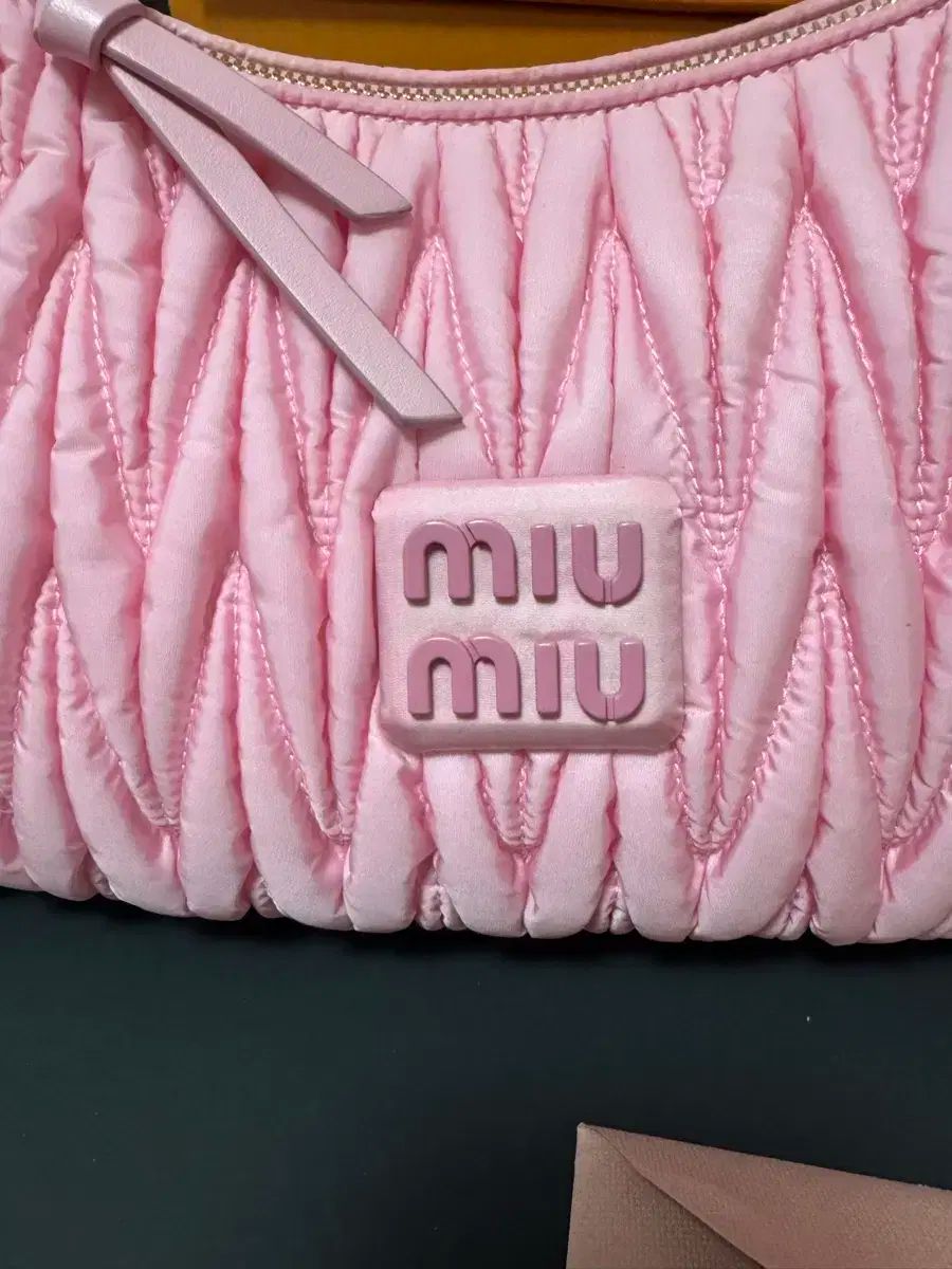 ミュウミュウ ワンダーバッグ マテラッセ ナイロン HOBO BAG ピンク