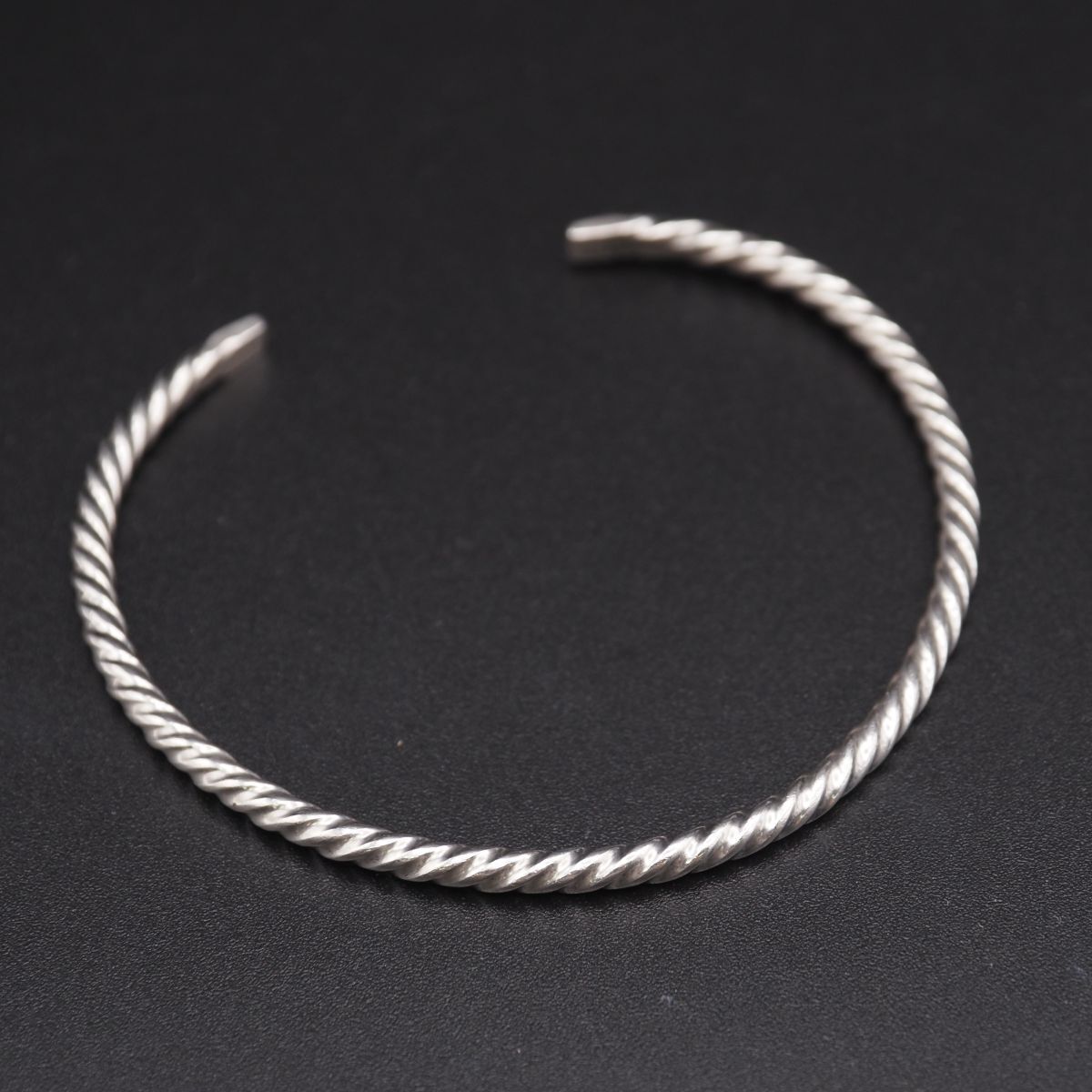 G922 ヴィンテージ 925刻印 バングル デザイン シルバー 腕輪 - メルカリ