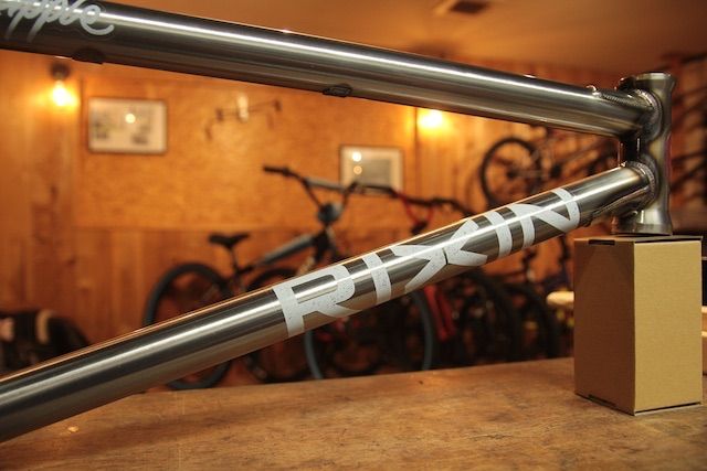 RIXIN BIG APPLE FRAME 20.75 bmx
