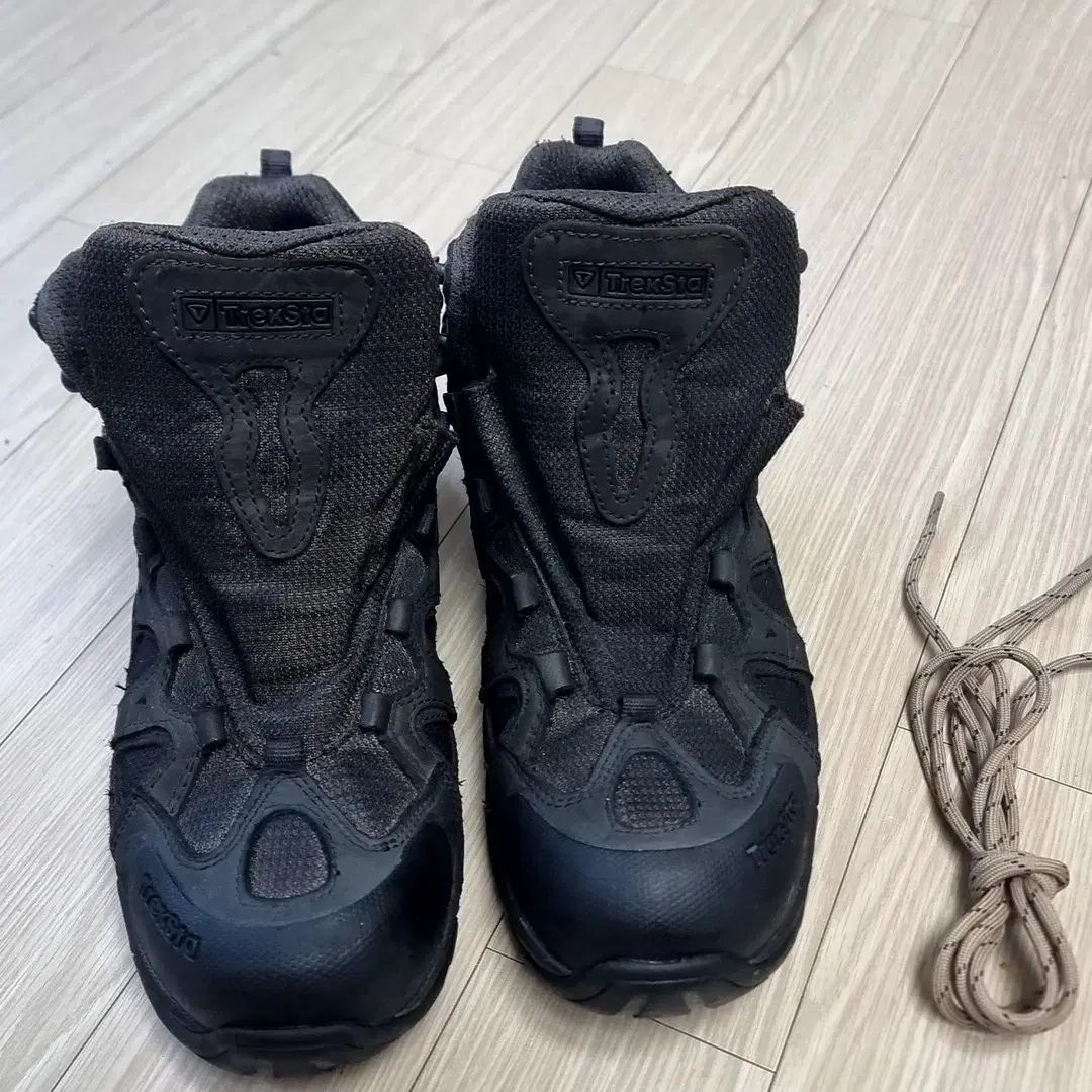 トレクスタ ブラック 登山靴 トレッキングシューズ 275