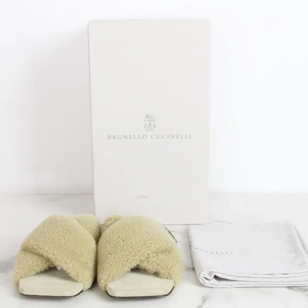 ブルネロクチネリ エンベリッシュド シアリング スライド カーキ 37 5 245