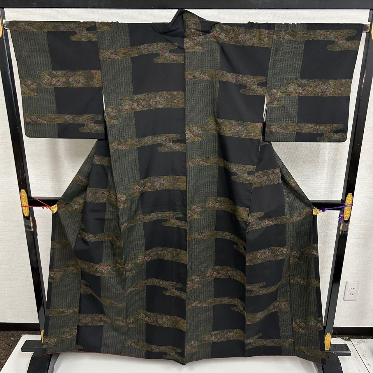 袷　胴抜き　紬　絣の横段　裄67cm 正絹 袷 胴抜き 紬 絣の横段 裄67cm 正絹 紬袷 琉球絣 織物