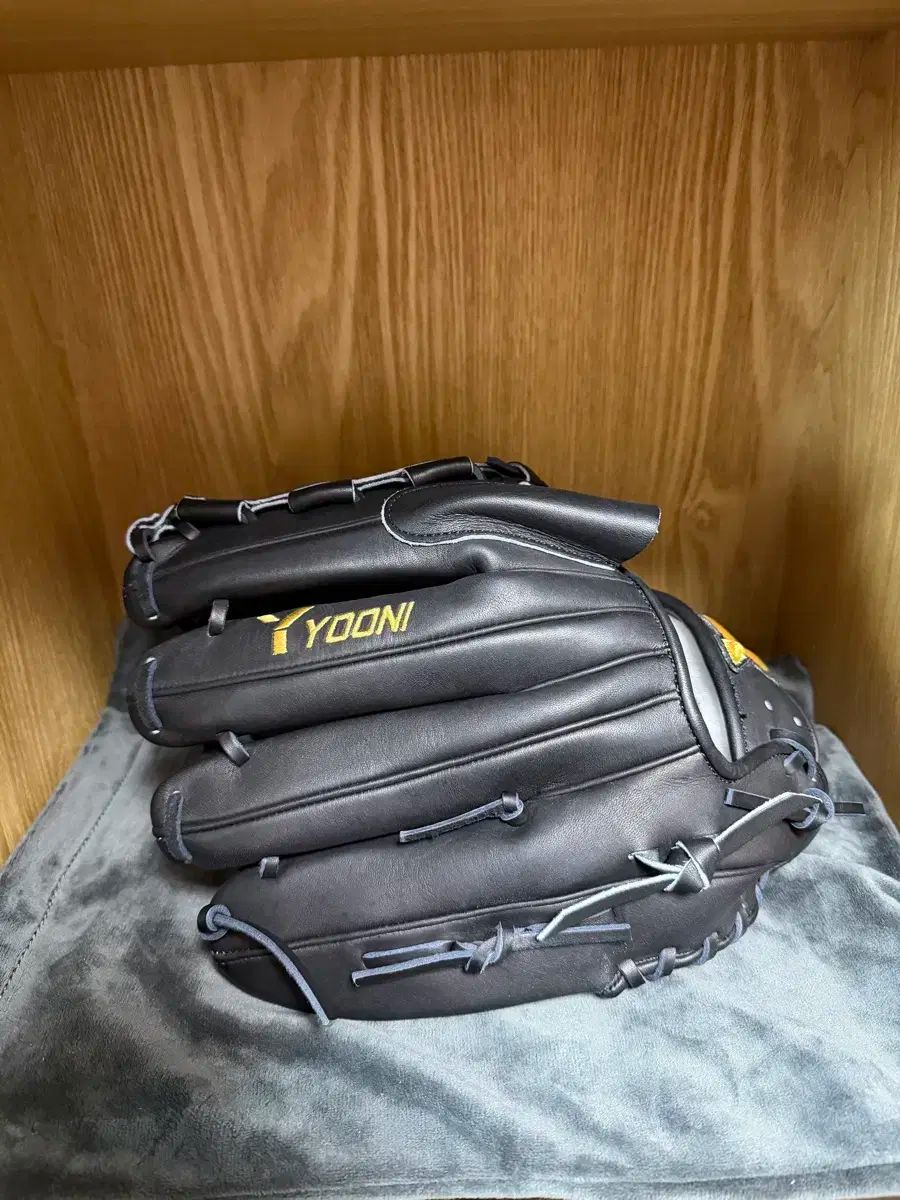 ユニ ユン ソンビン 投手用グローブ