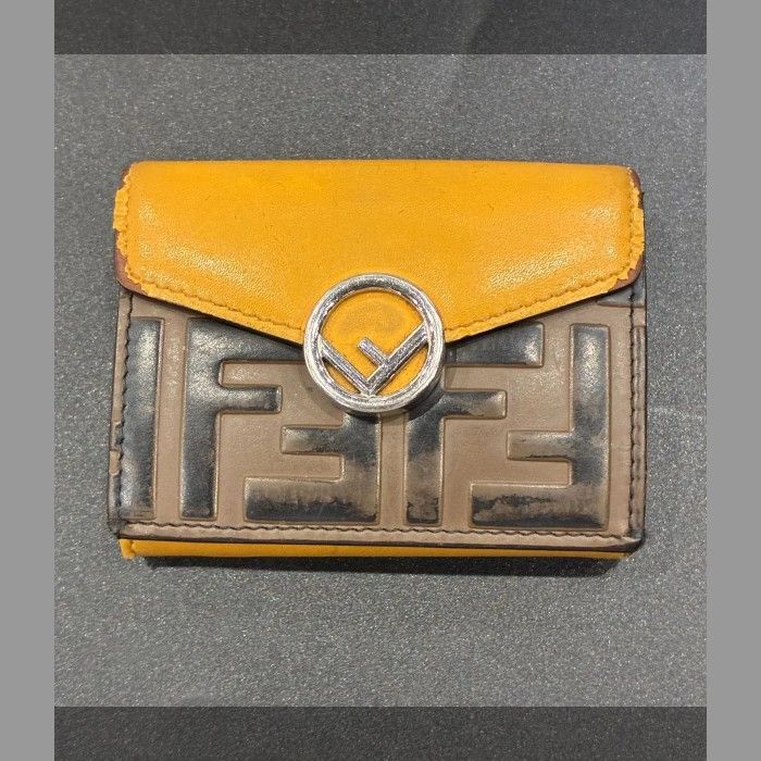 フェンディ ズッカ レザー エフィズ 3つ折り財布 B25090972