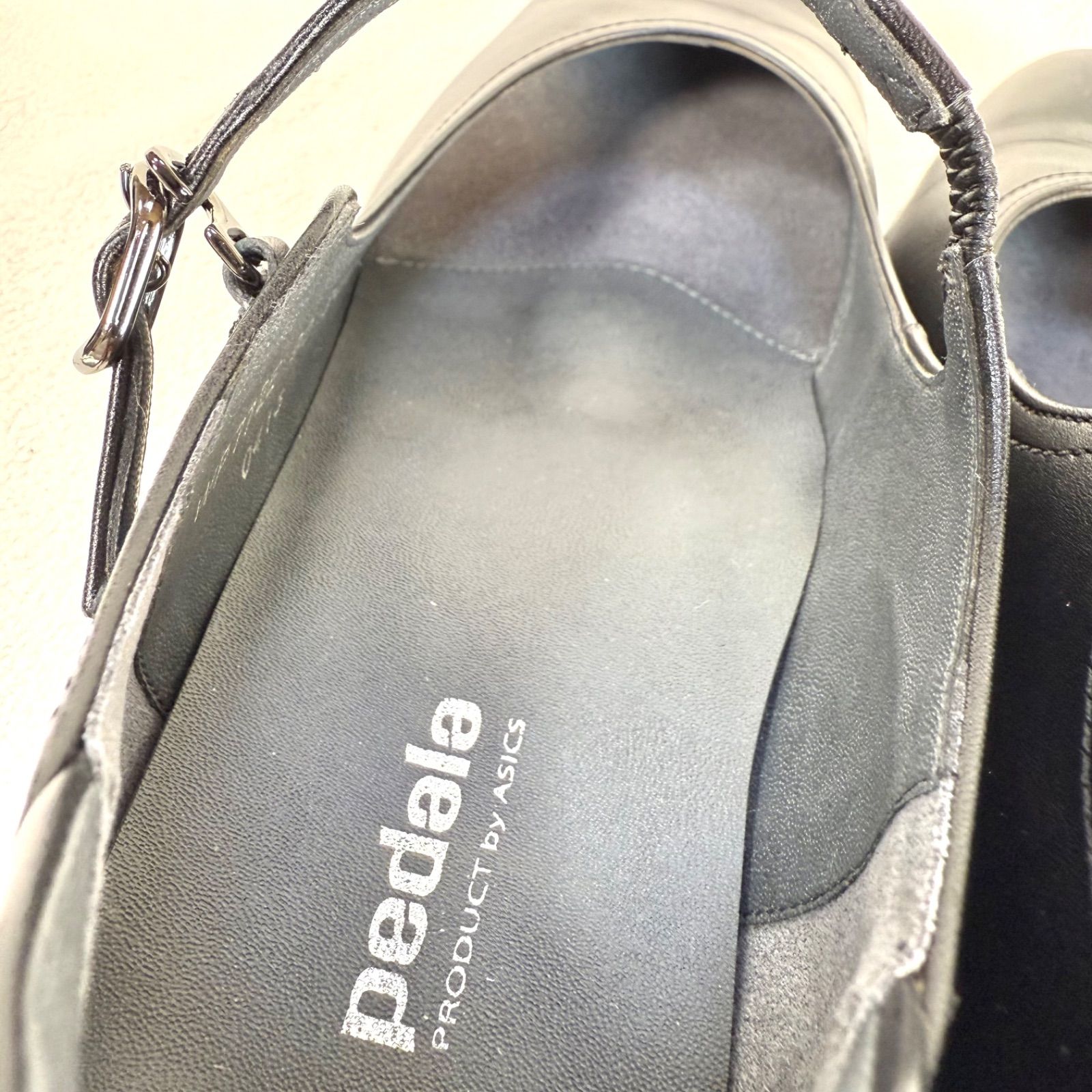 極美品✨ペダラ ストラップ レザー ブラック パンプス 2E 4.5㎝ヒール