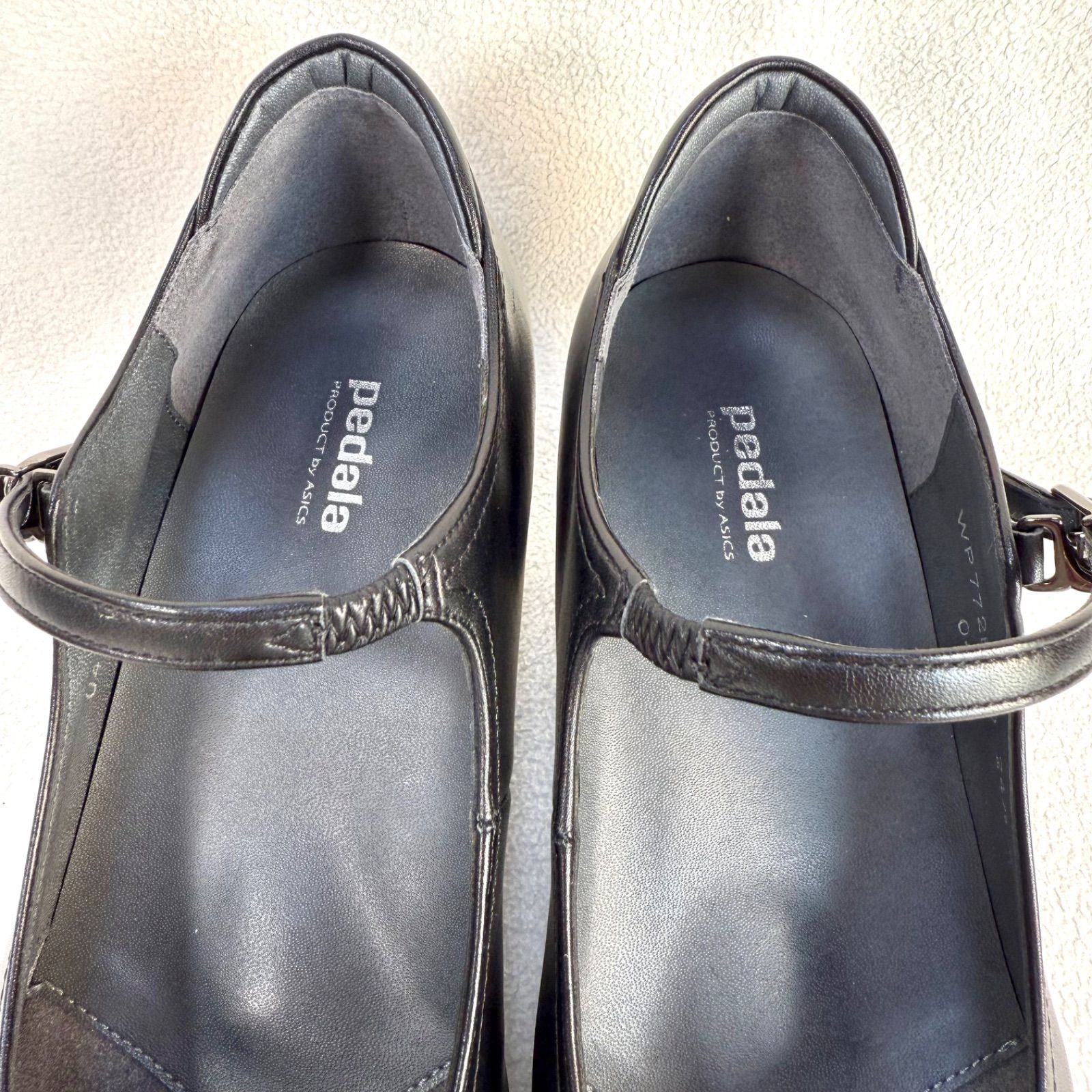 極美品✨ペダラ ストラップ レザー ブラック パンプス 2E 4.5㎝ヒール