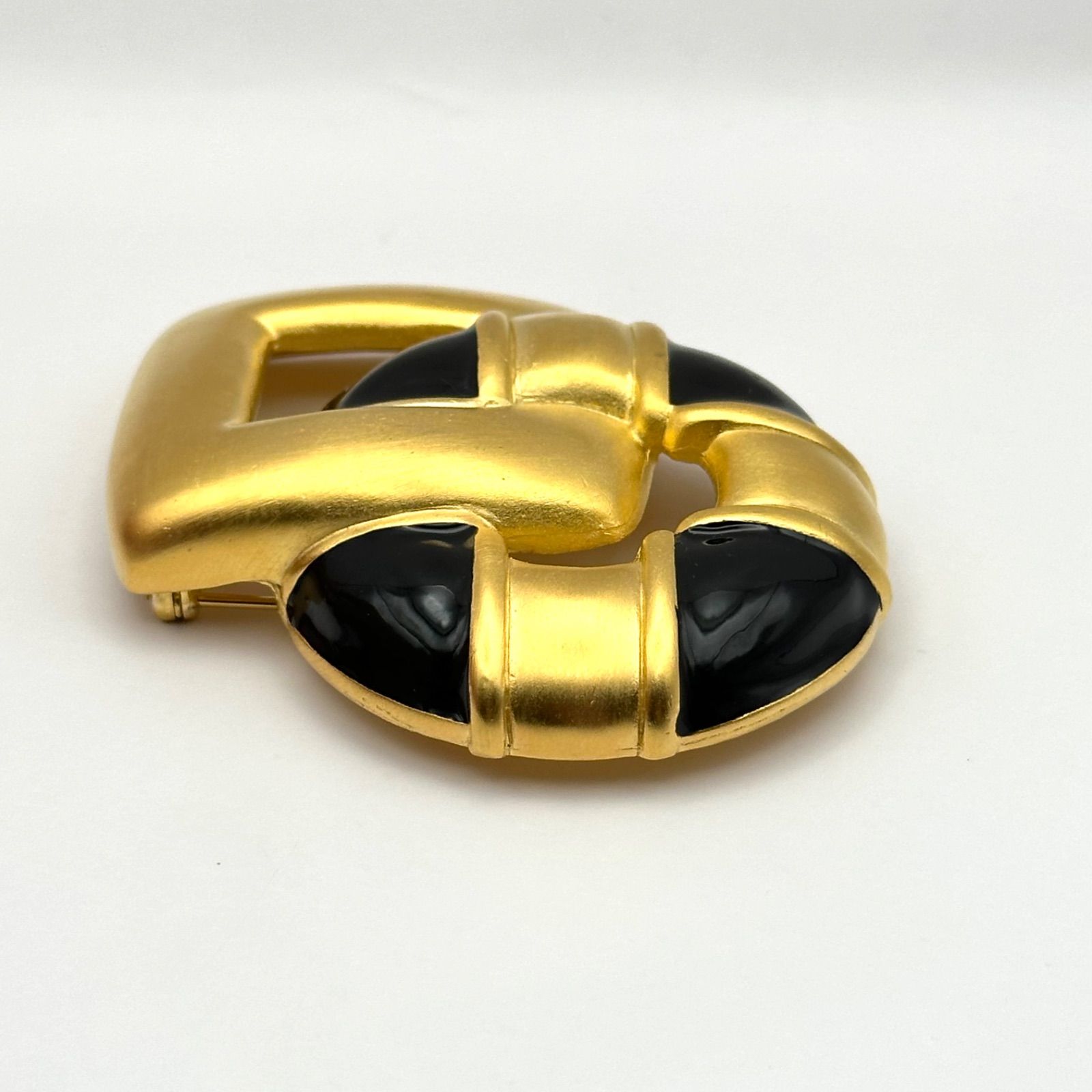 GIVENCHY ジバンシー ブローチ エナメル ブラック ゴールド