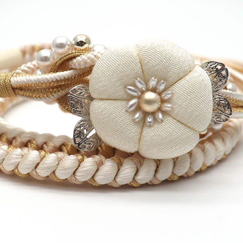 帯締め 振袖用 飾り付き 正絹 丸組 白 金 大きめお花モチーフ パール飾り 煌びやか 長さ162cm 幅1.2cm 着付け小物 和装小物