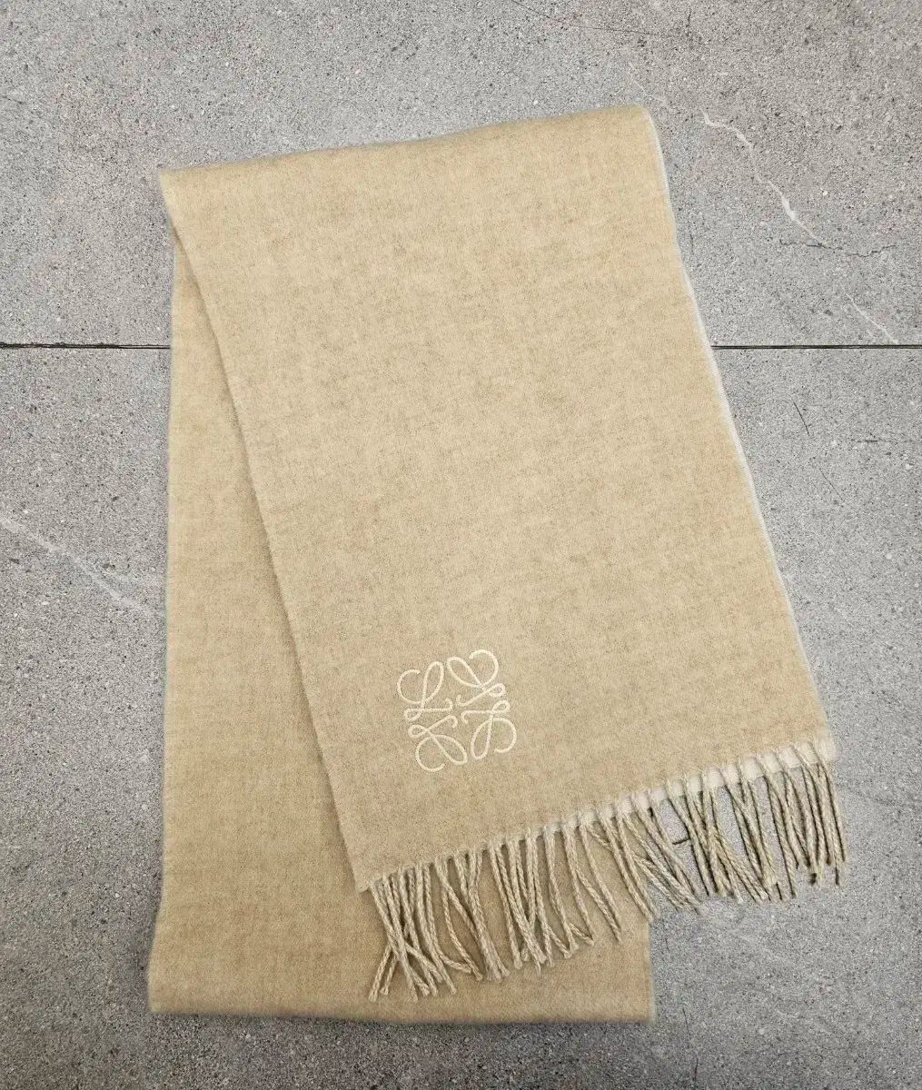ロエベ LOEWE アナグラム刺繍 ベージュ ウール-カシミア マフラー