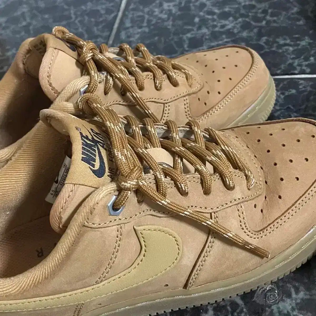 ナイキ エア フォース 1 ブラウン 235