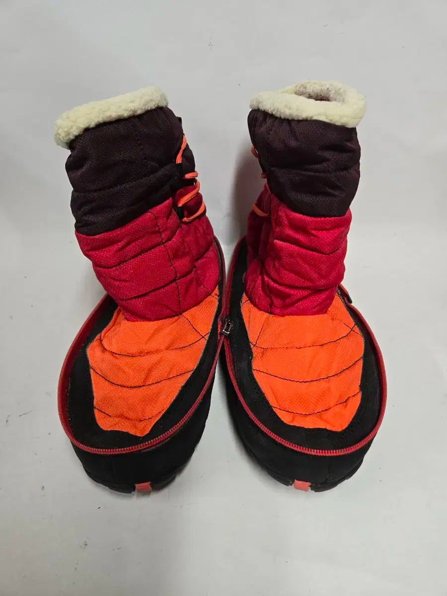 ティンバーランド スキッパーズ ラドラー トレイル ミッドキャンプ インスレート ブーツ 250 mm