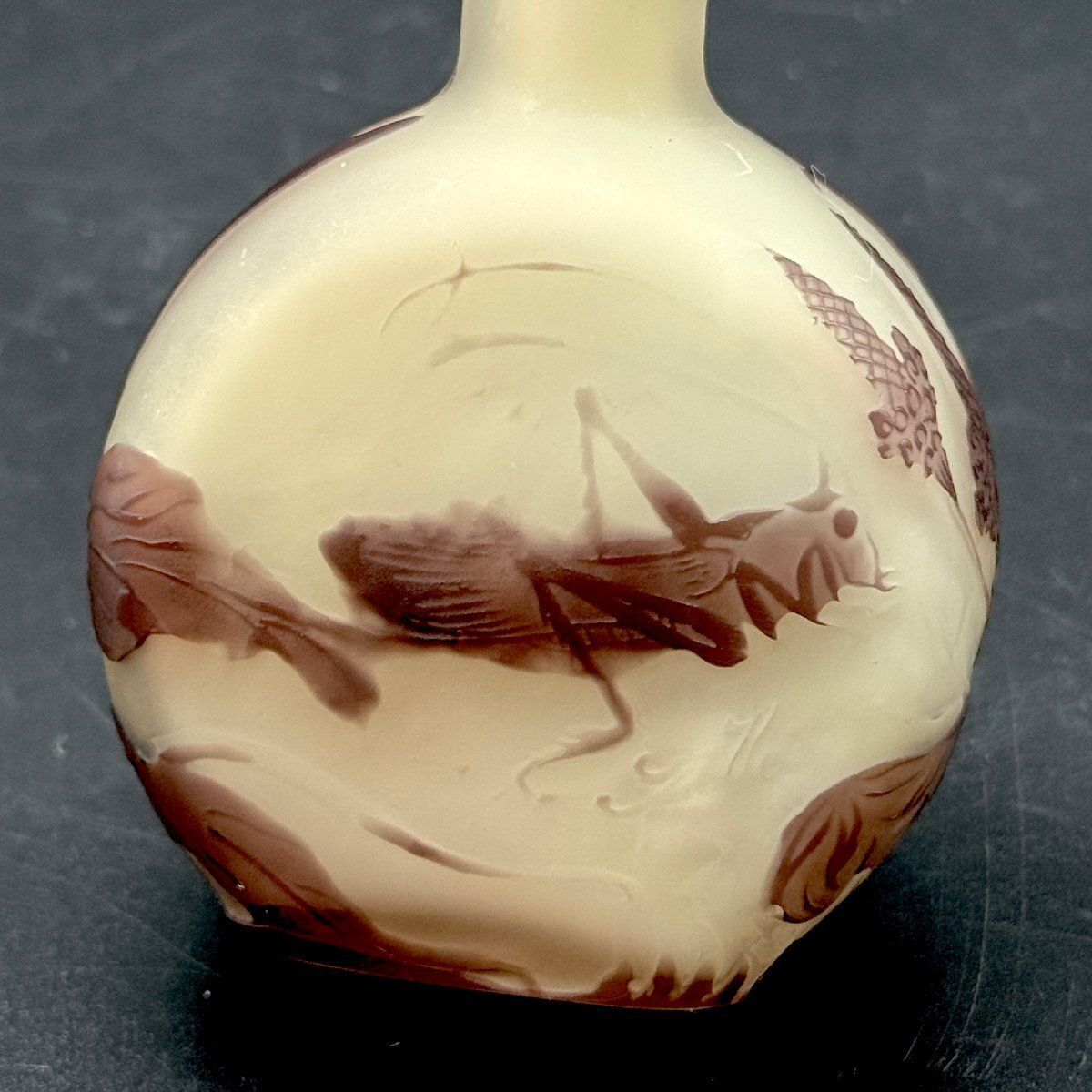 エミール•ガレ 一輪挿し 美術品 ホクシャ文 鶴首型 花瓶 アンティーク エミール ガレ 蜂と飛蝗文鶴首花瓶 一輪挿し バッタ 昆虫 ハチ 花器