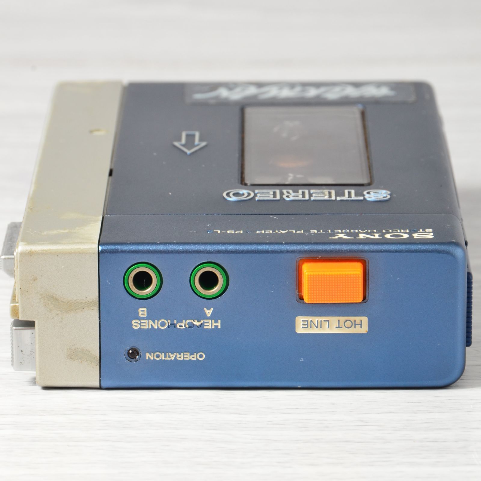 ソニーカセットウォークマン ケース付