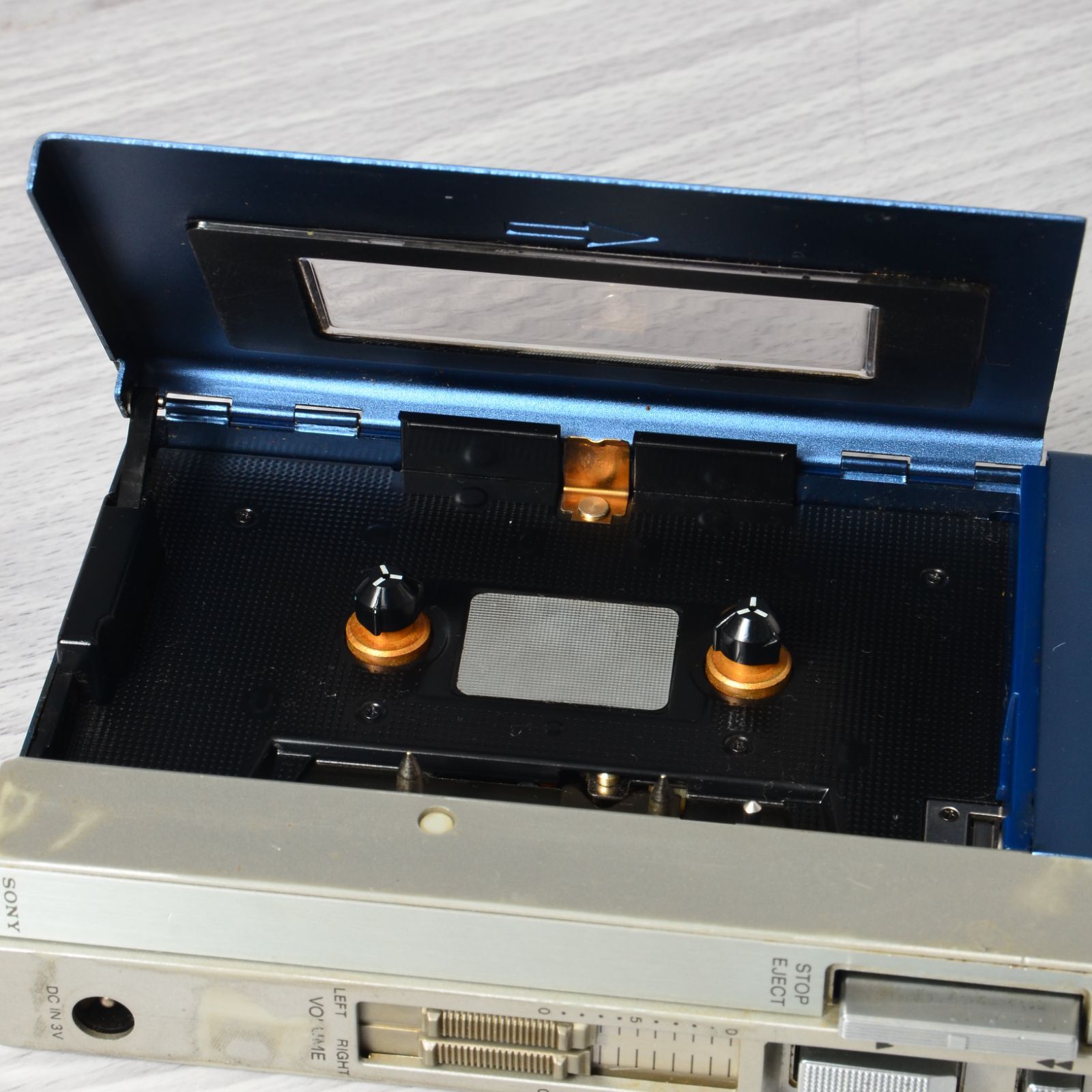 ソニーカセットウォークマン ケース付