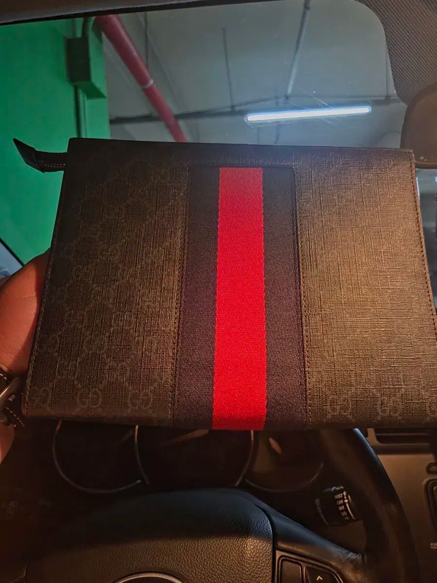 グッチ スプリーム クラッチバッグ