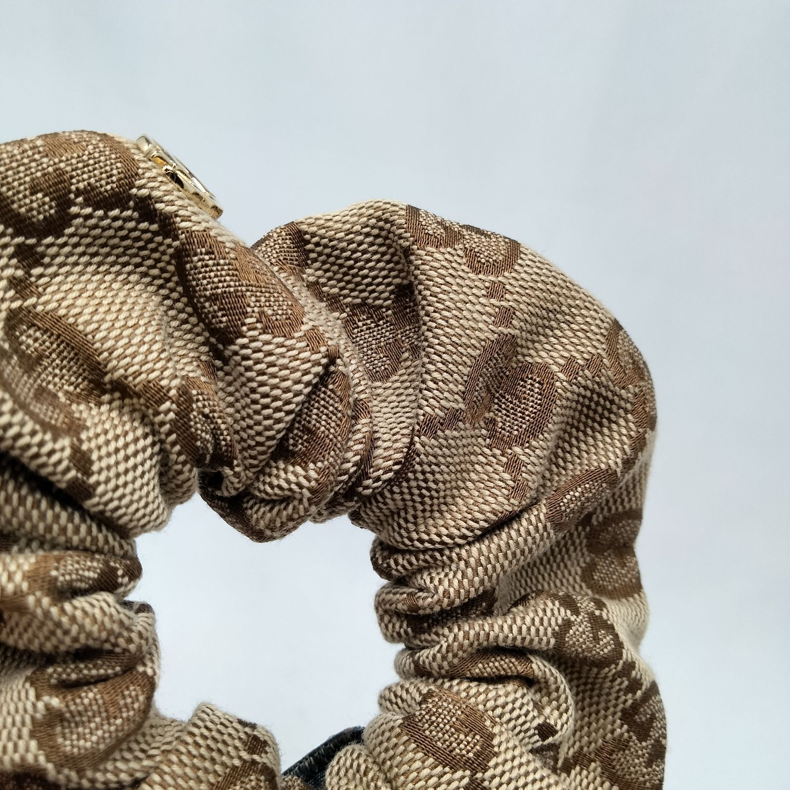 新品 GUCCI グッチ GGキャンバス シュシュ ベージュ&エボニー ヘアゴム Supsale｜スーパーコピーブランド通販専門店 | バッグ・時計・服（代金