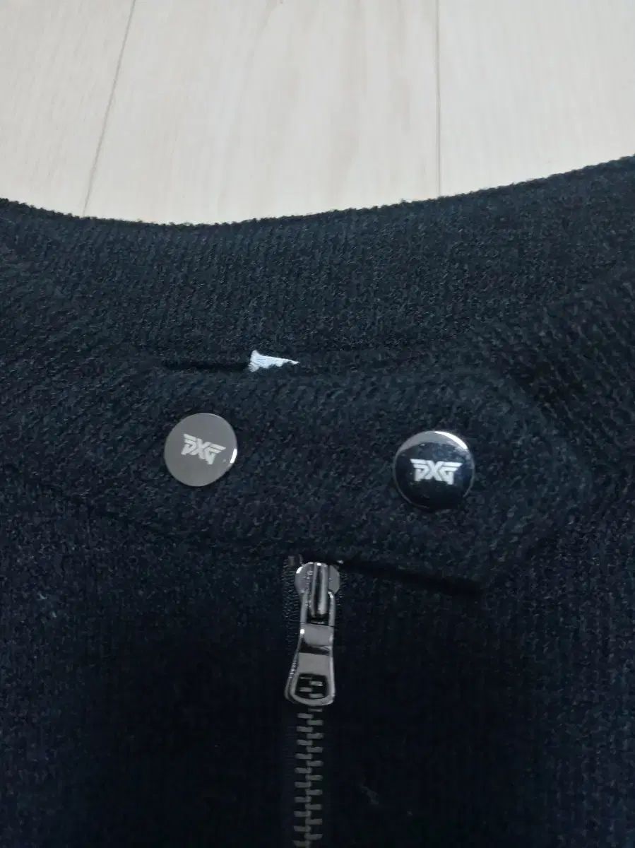 PXG ブラック ハーフネック ニット Tシャツ