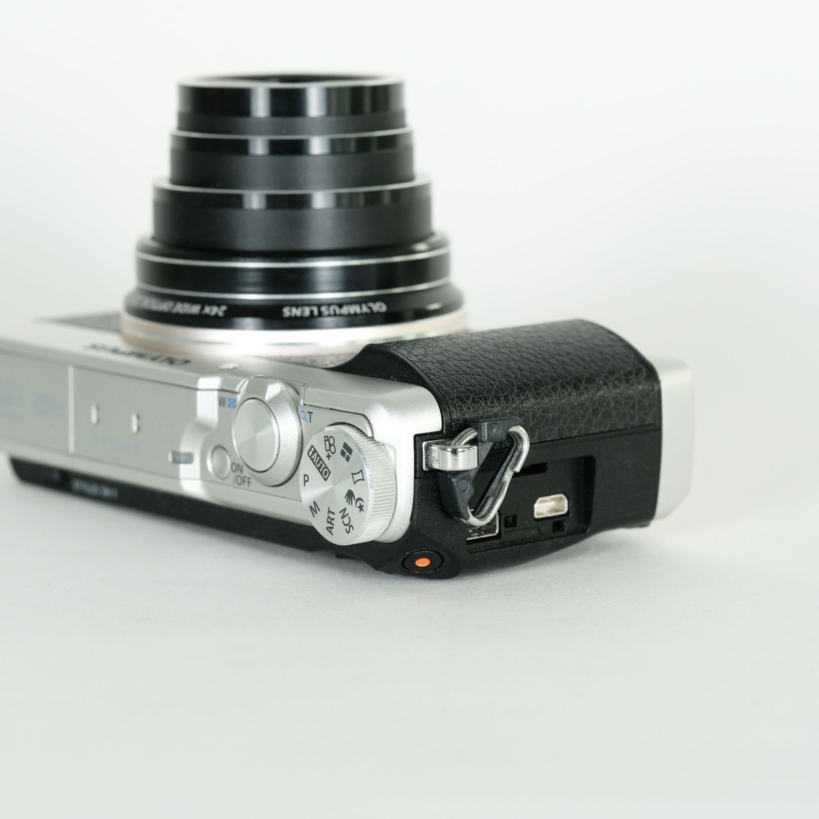 シルバー コンパクトデジタルカメラ