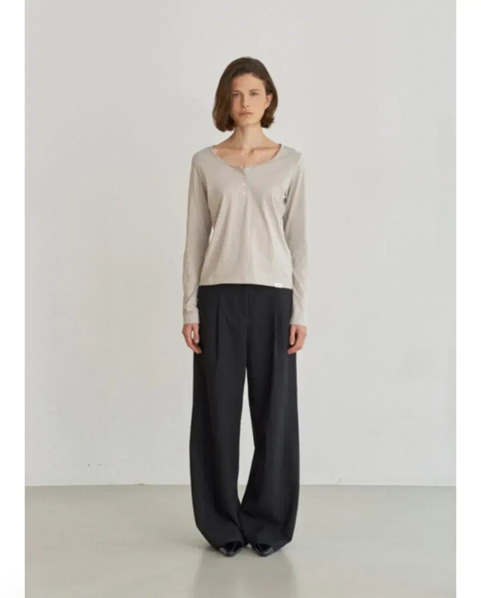 OFゆい Singleタック ワイド スラックス ブラック スモール