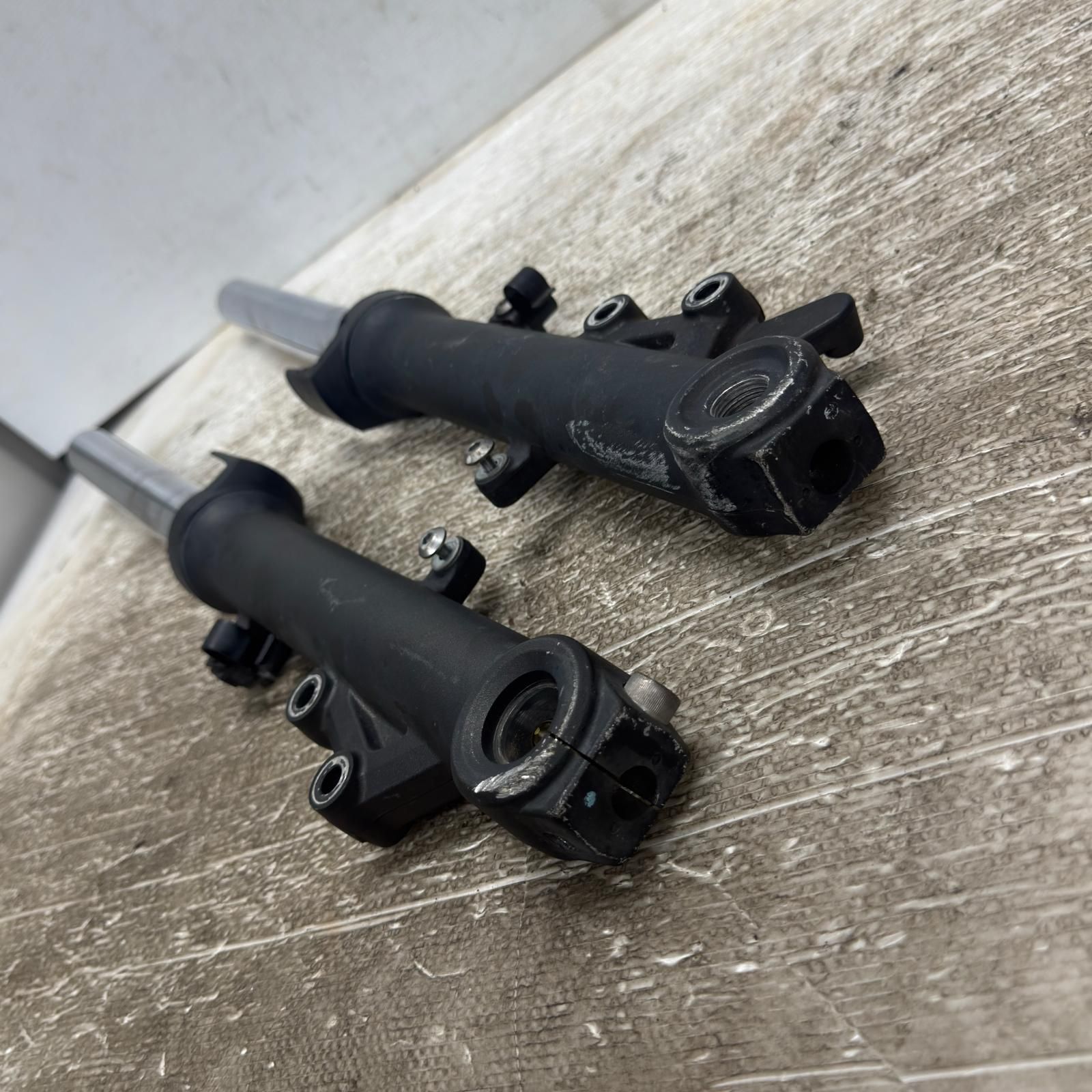 フロントフォーク