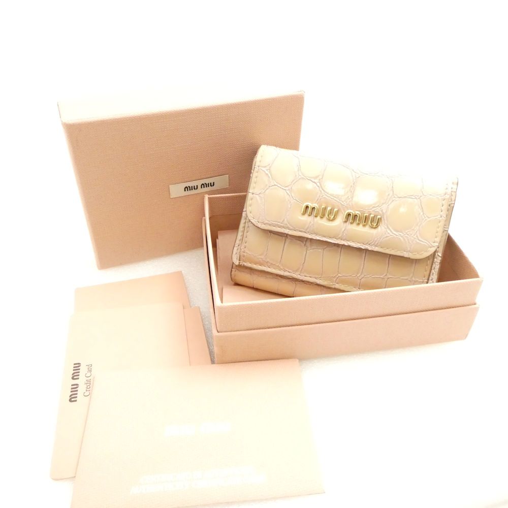 miumiu ミュウミュウ 5MH021 三つ折り財布 ピンク系 ミニウォレット クロコ型押し ゴ レディース AN2291
