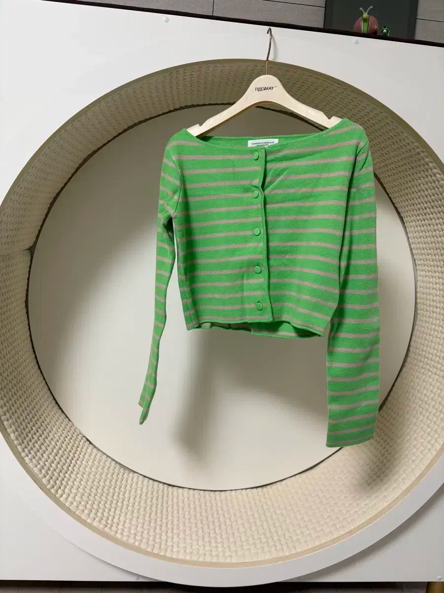 m*4様 現行タグ 4Y◎バーバリー ニットカーディガン スウェットパンツ