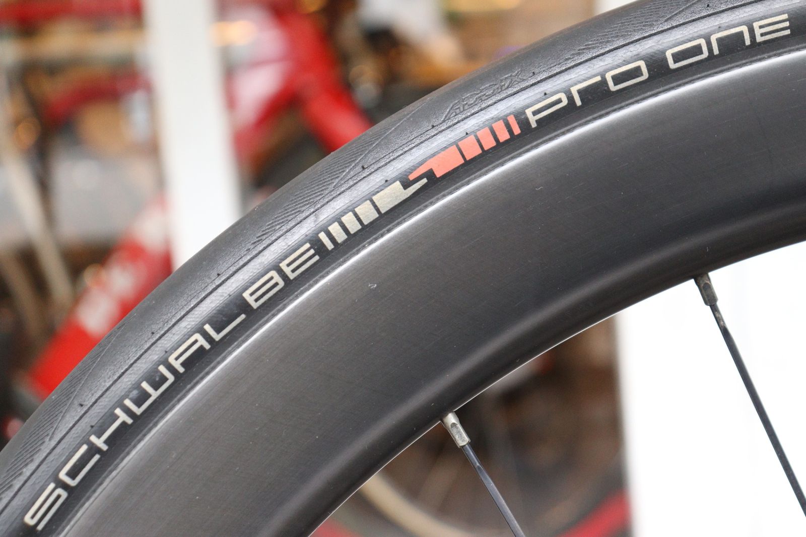 チューブレスレディ