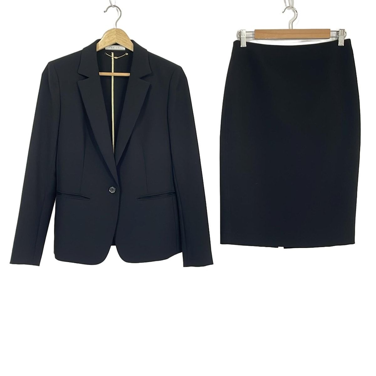 BEIGE ベイジ スカートスーツ レディース - 黒