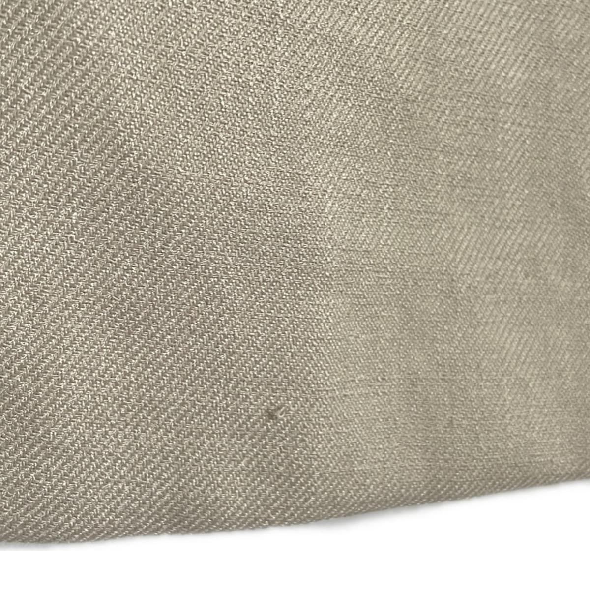 グレーベージュ