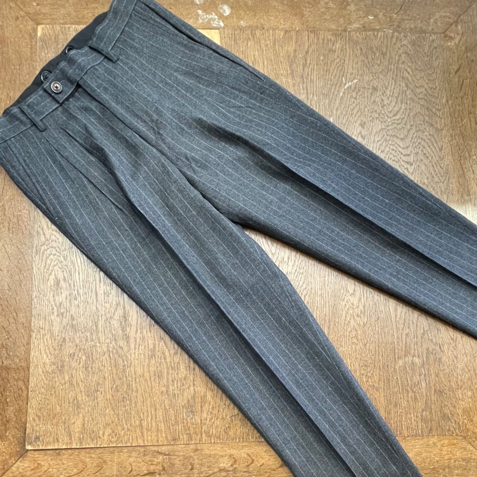 hus: 木製糸立てスタンド 糸巻きセットと糸たち　お買い得品✨✨早い者勝ち商品 手芸素材・材料 hus: 木製糸立てスタンド 糸巻きセットと糸たち