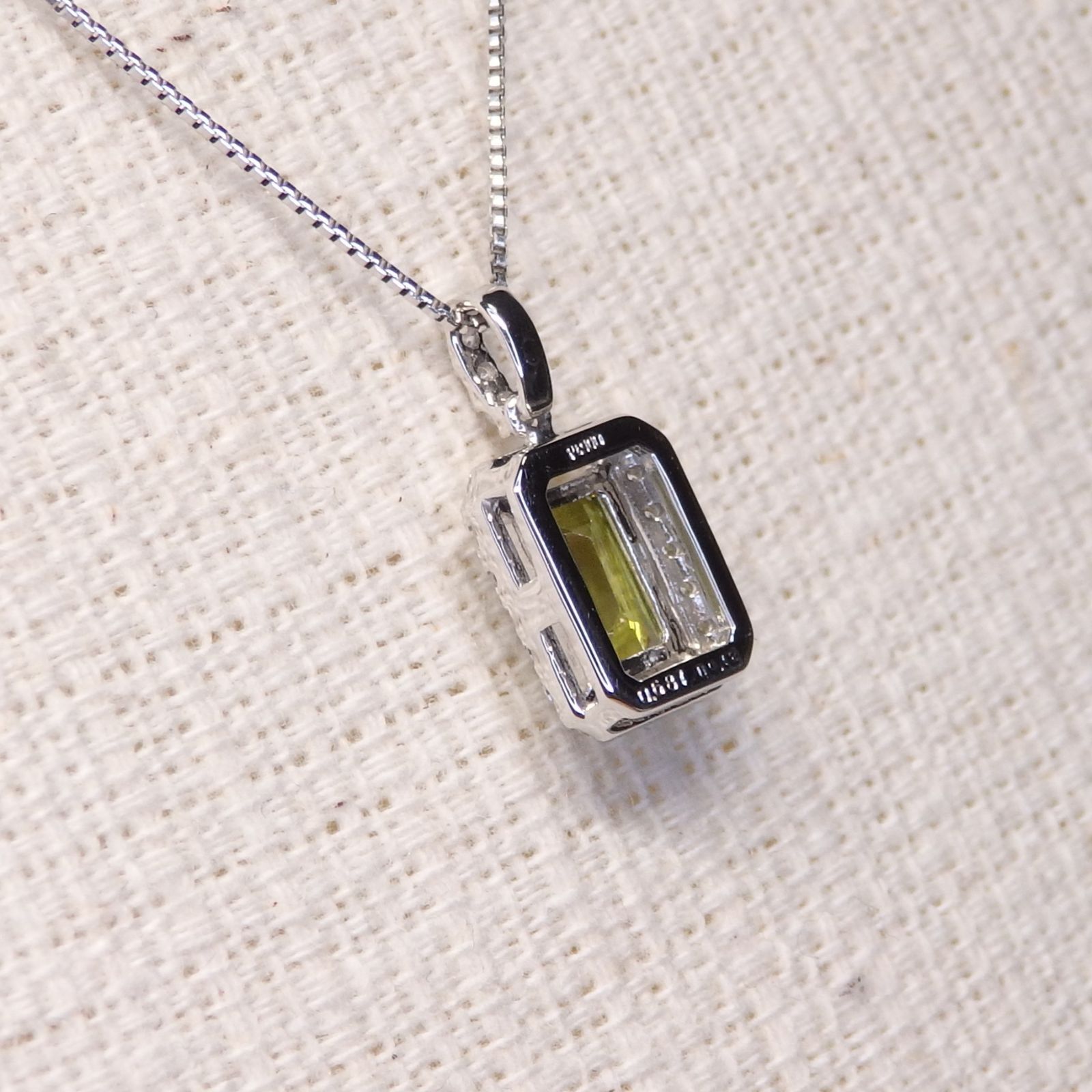 ★セール★ペリドット ペンダント Z5842 0.681ct プラチナPt 長角 ペリドット ペンダントTOP Z5842 0.681ct プラチナPt 長角 エメラルド