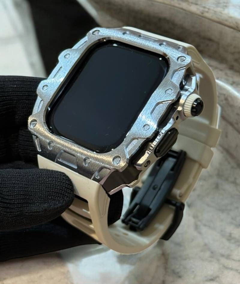 シルバーケース サンドホワイトラバー 別注強化型ブラックバックルモデル アップルウォッチ カスタム カバー 保護 46 アップルウォッチ series10 series11 ベルト